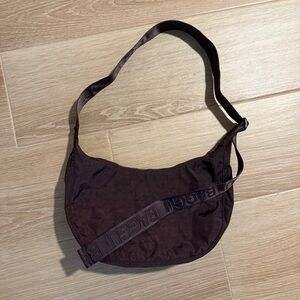 BAGGU Medium Crescent Bag- Chocolate Plum